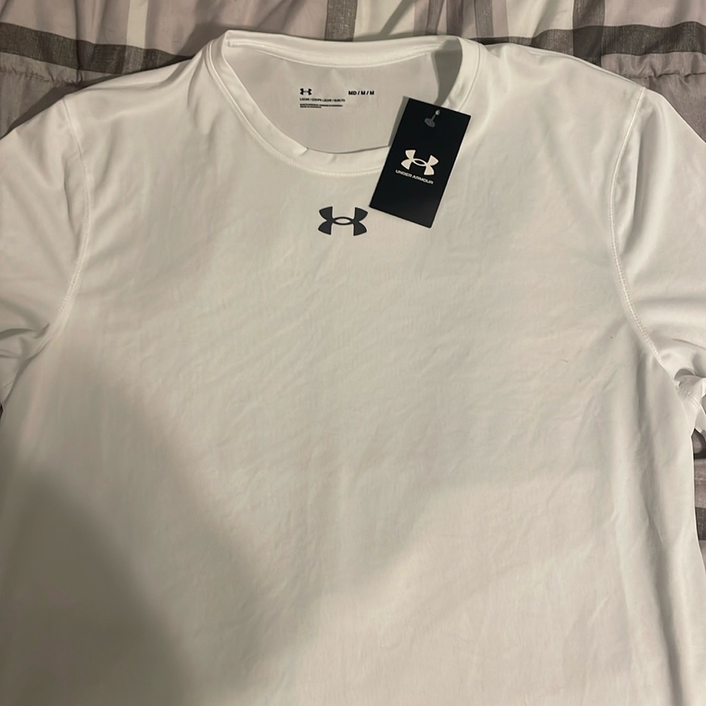 NWTs white lightweight men’s medium under armour long sleeve shirt
